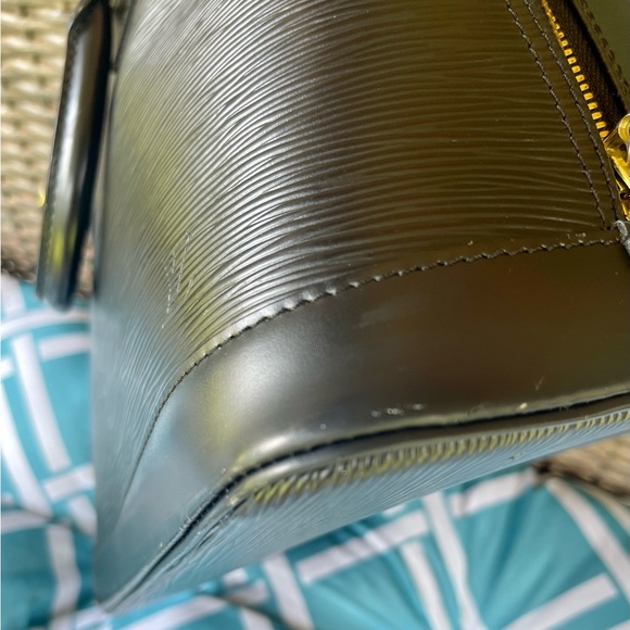 💕Authentic Louis Vuitton Epi Alma - Picture 6 of 16